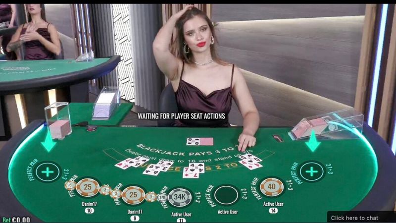 Trận đấu hấp dẫn với sự điều khiển của Dealer nóng bỏng